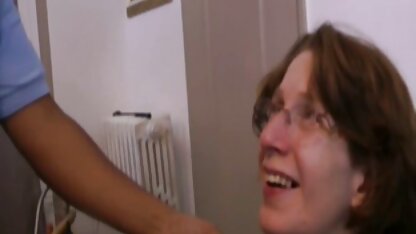 Les filles montrent seks video xxx la chatte photos les jambes écartées