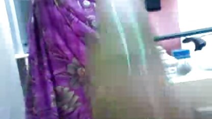 Mère se masturbe dans la 8teen xxx salle de bain