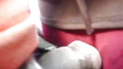 Jouer avec la chatte xxx yes humide
