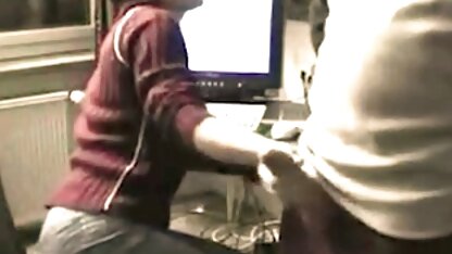 La fille se masturbe cam4 porno doucement son cul avec un jouet