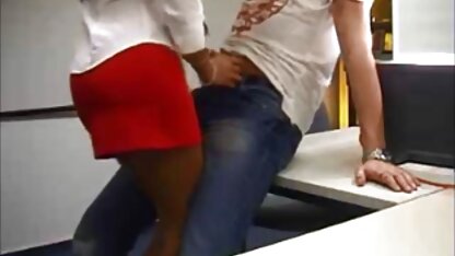 Mature barbu homme plantes une youpournou blonde cutie
