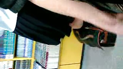 Chienne free pornno freak gangbanged dans un gangbang
