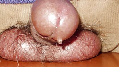 Frapper la balle sur maia khalifa xnxx une énorme baleine dans une pose